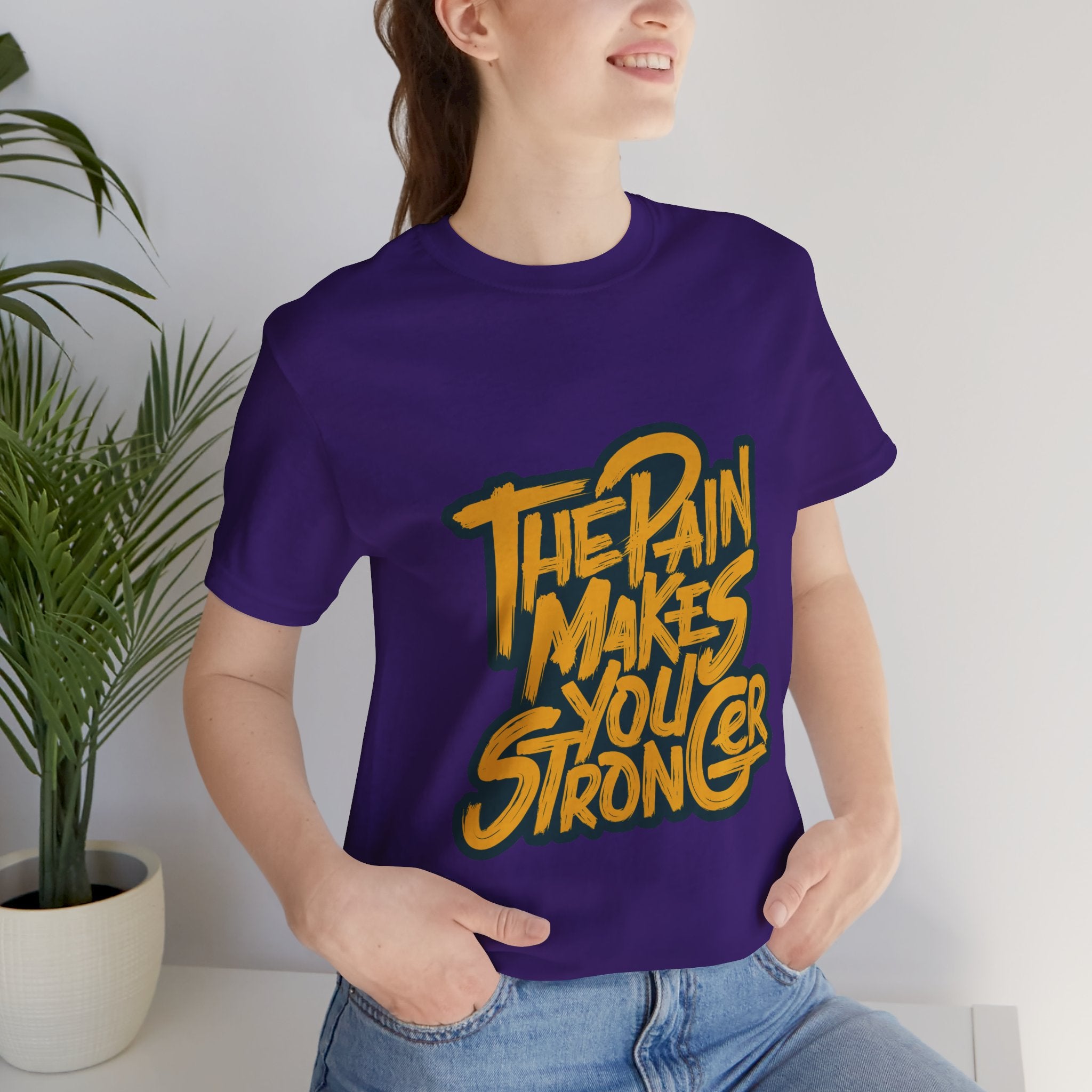 Motivational Tee — “The Pain Makes You Stronger” Graphic T-Shirt